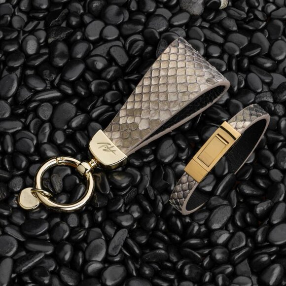 Luxury Python Leather Gift Set – Handmade & Elegant - Desert Camo Color - Picture 3 of 5